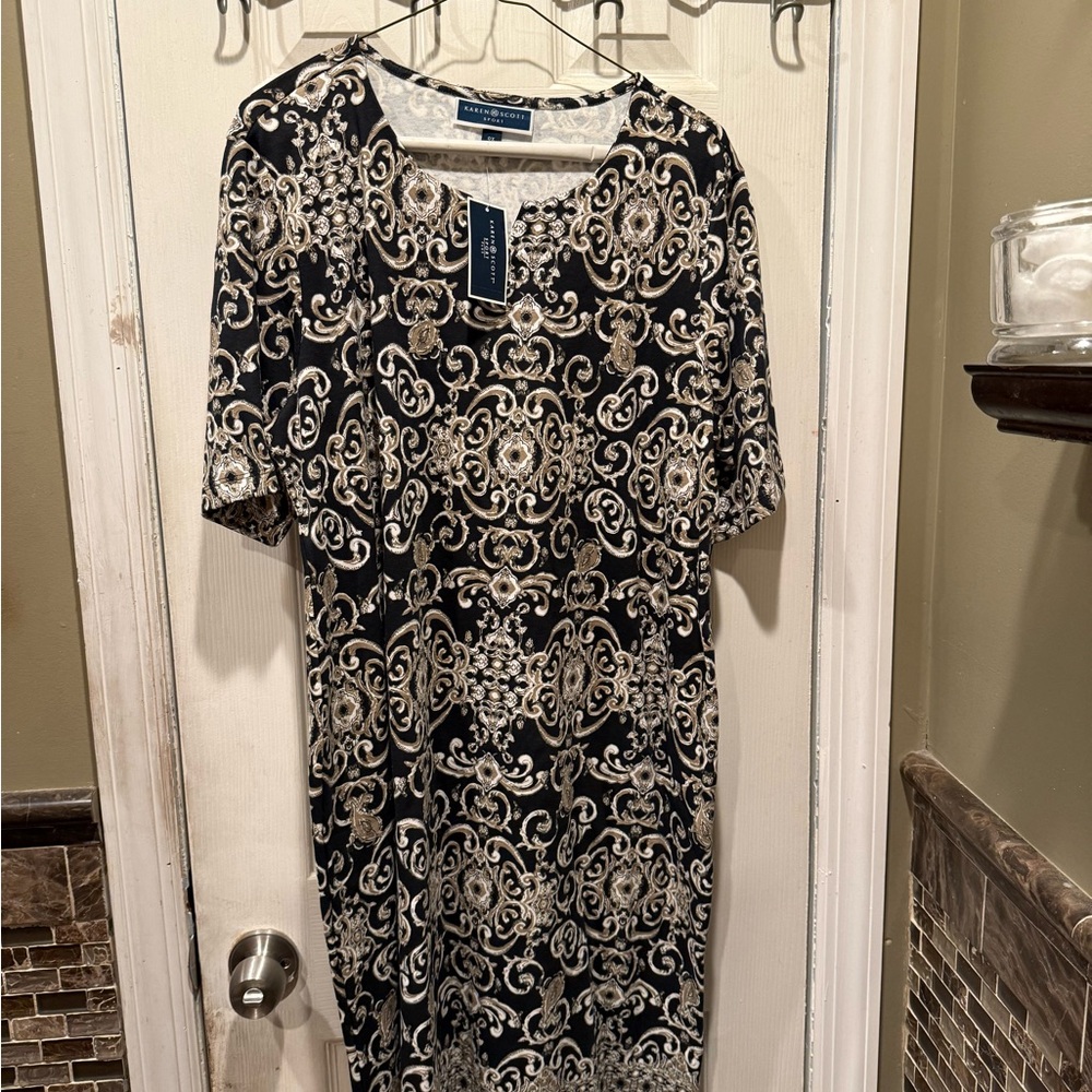 Karen Scott Black and White Sheath Dress with Crew Neck